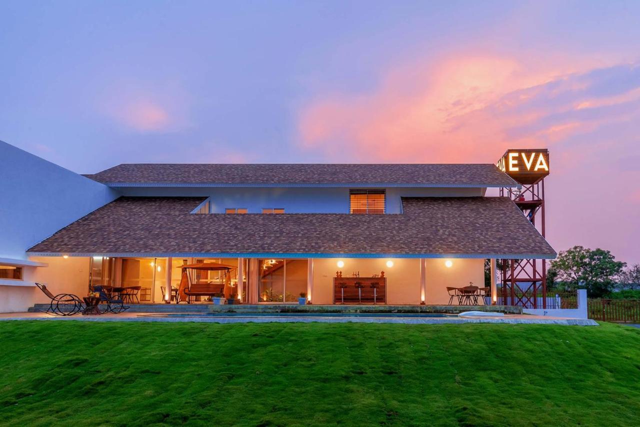 Stayvista'S Eva Villa - Lakeside Luxury With Modern Decor, Pool & Expansive Lawn - Near Sula ナーシク エクステリア 写真